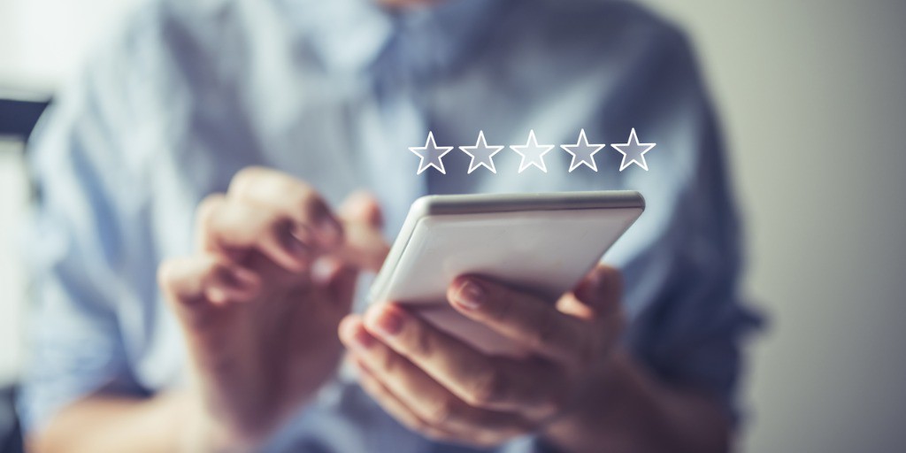 mobile-technology-helps-her-to-be-organised-picture-id1155116670 learner engaging on mobile