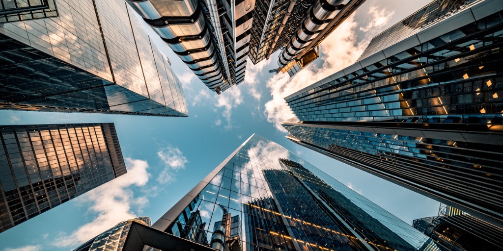 looking-directly-up-at-the-skyline-of-the-financial-district-in-picture-id1215119911 Intuition Know-How offers an extensive learning offering on the topic of derivatives