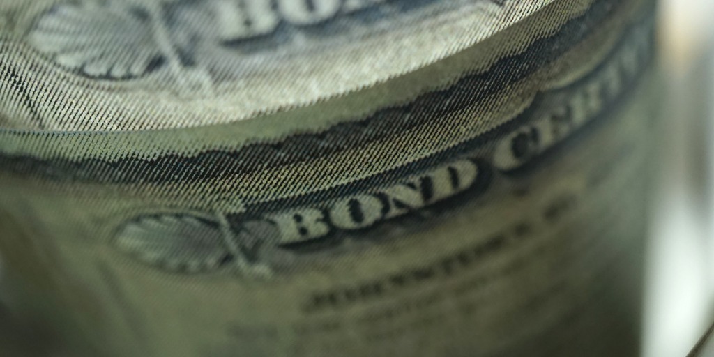 stock-and-bond-picture-id1299006793