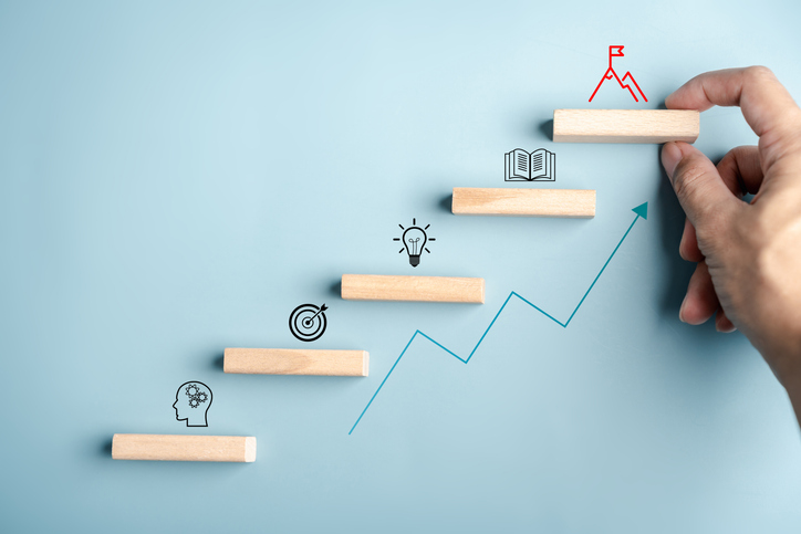 In one alternative investment firm we worked with, early versions of preboarding relied on optional access to broad content libraries. Engagement was inconsistent and outcomes were unpredictable. When preboarding was redesigned around a curated Know-How pathway aligned to the firm's roles, participation and confidence improved materially.